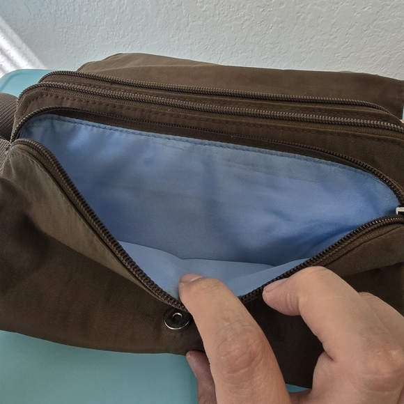 Baggallini Crossbody Three Compartments Olive Green Nylon - Picture 3 of 7